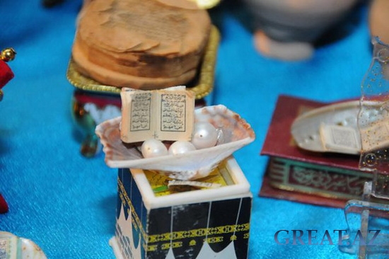 Выставка миниатюрных Коранов в Баку