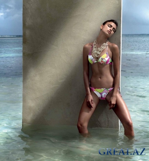 Ирина Шейк (Irina Shayk) не перестает радовать своих поклонников новыми работами. На этот раз 24-летняя россиянка приняла участие в рекламе купальников испанской марки Oris.