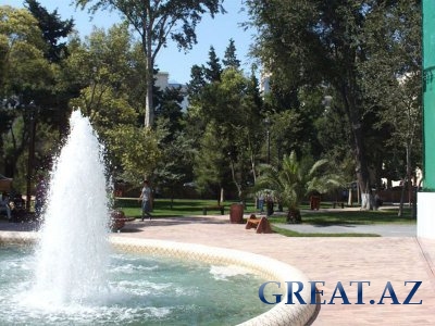 Обновленные Площадь Фонтанов, Молоканский сад и сад Хагани принимают отдыхающих  