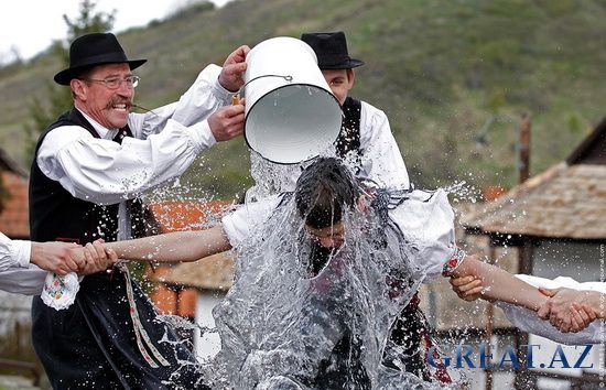 Венгерский обряд обливания водой на Пасху