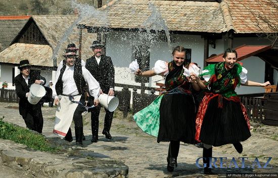 Венгерский обряд обливания водой на Пасху
