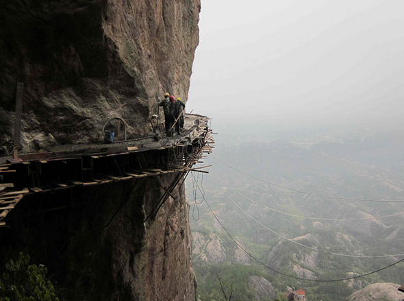 Самая длинная дорога вокруг горы Шифу в Китае