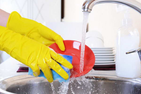 Чем опасны моющие средства для посуды