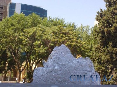 Обновленные Площадь Фонтанов, Молоканский сад и сад Хагани города Баку
