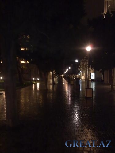 Ночная, Мокрая Бывшая Площадь Фонтанов города Баку)))