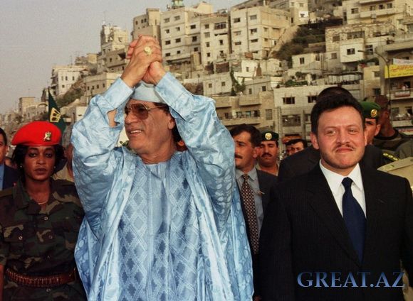 Муаммар Каддафи в разные годы своего правления