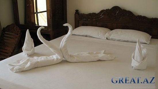 Как горничные в Гоа заправляют кровати