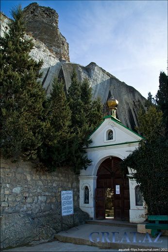 Свято-Клементьевский монастырь – обитель в скале