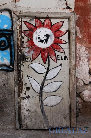 Зарисовки на стенах в Баку.