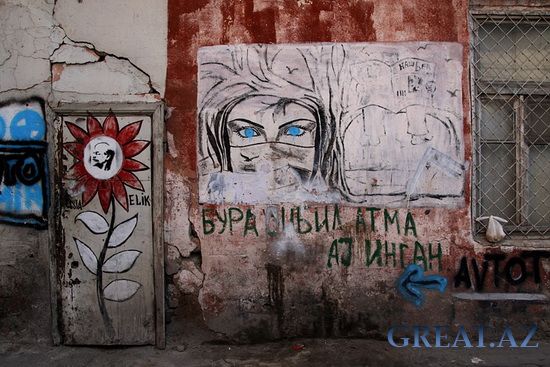 Зарисовки на стенах в Баку.