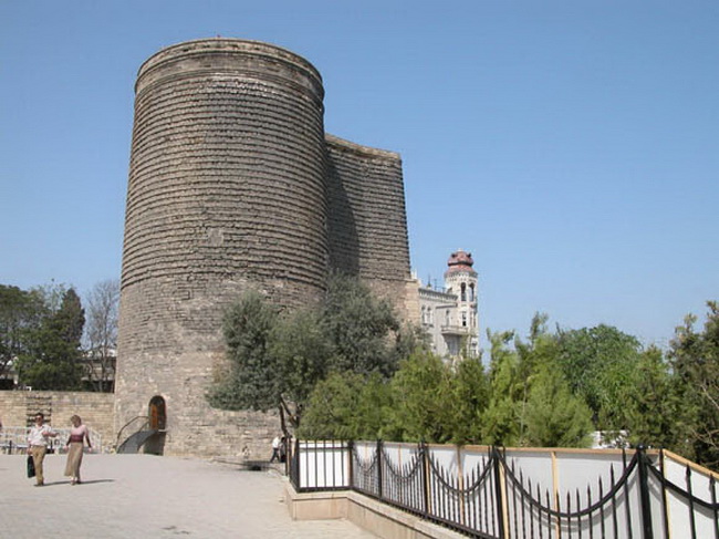 Ичери Шехер и Девичья башня в Баку
