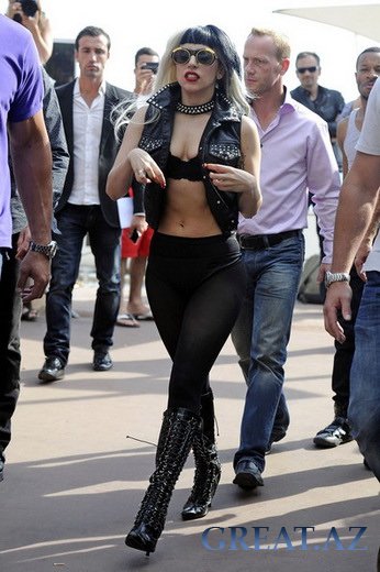 Леди Гага – девушка в трусиках