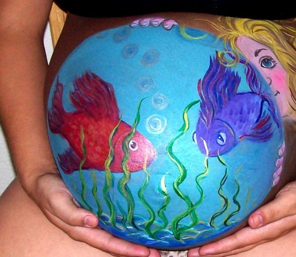 Боди-арт на животиках беременных.