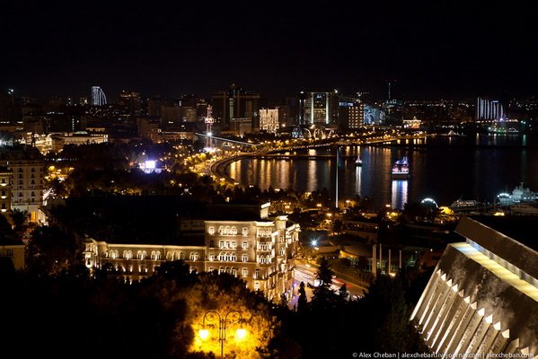 Прогулка по ночному Баку