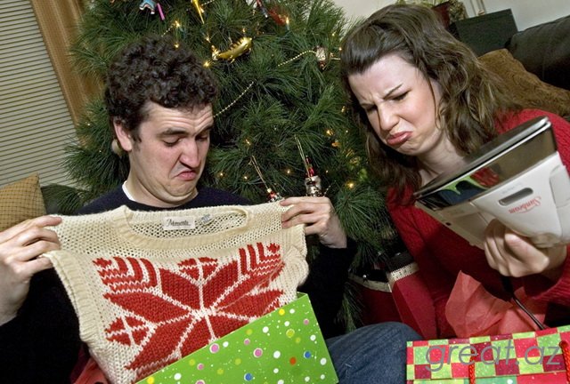 Как изобразить радость, когда вам дарят плохой подарок