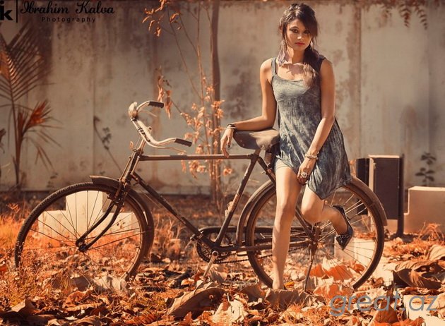 Красивые девушки на велосипедах (69 Фото)