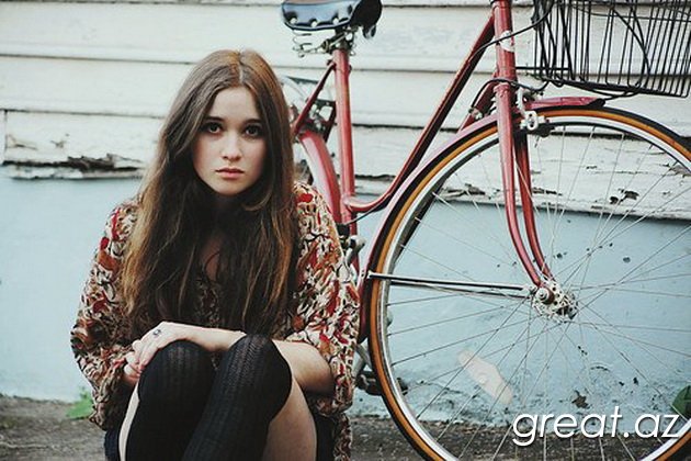 Красивые девушки на велосипедах (53 Фото)