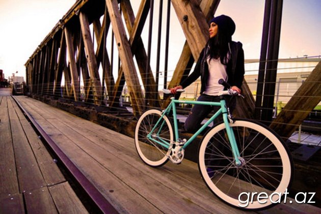 Красивые девушки на велосипедах (53 Фото)