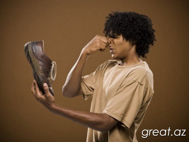 Как устранить запах пота в обуви