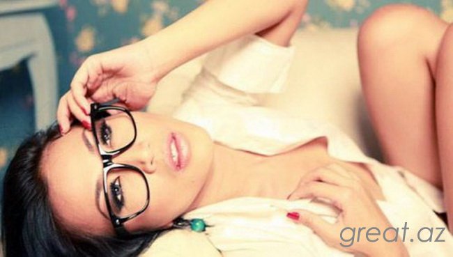 Сексуальные и красивые девушки в очках (118 Фото)