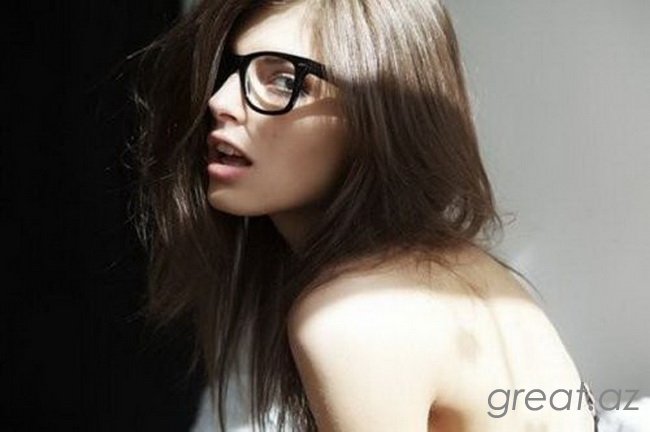 Сексуальные и красивые девушки в очках (118 Фото)