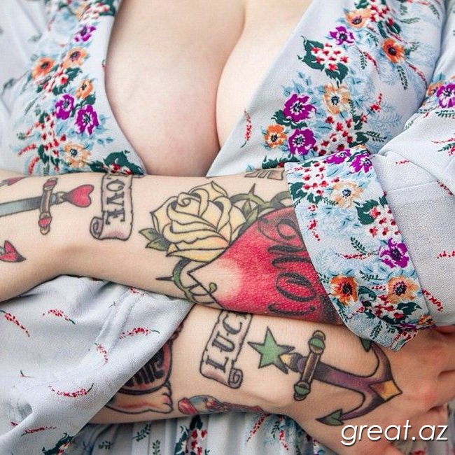 Татуированные девушки (120 Фото ню)