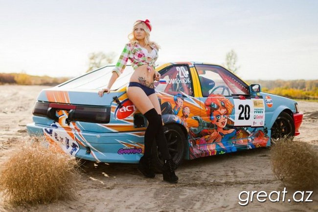 Сексуальные девушки и спортивные автомобили (37 Фото)