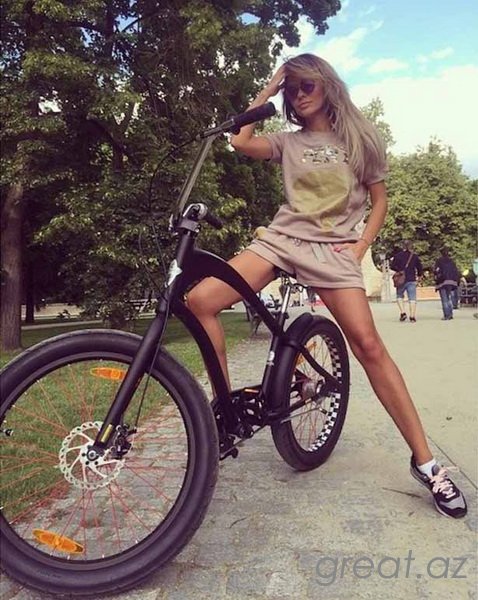 Привлекательные девушки на велосипедах (28 фото)