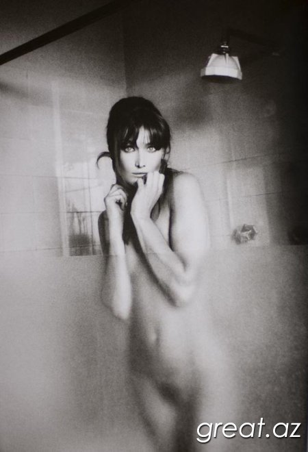 Самые незабываемые сексуальные фотографии Карлы Бруни!