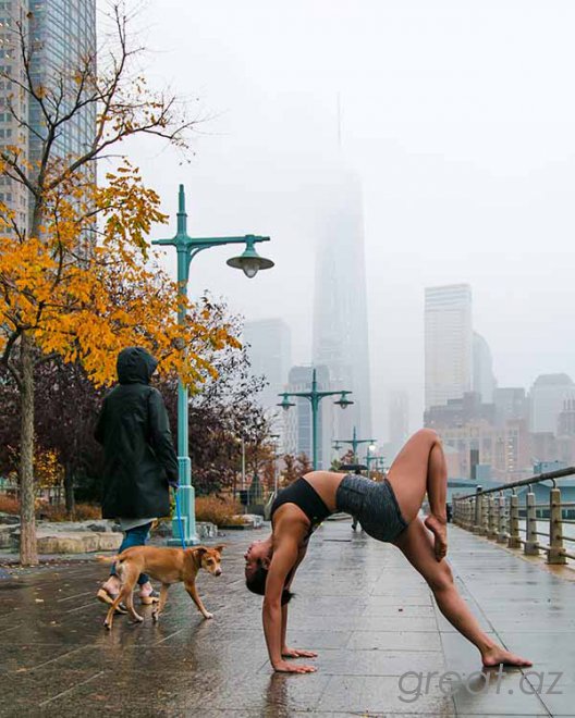 Пул дэнс, балет и йога на улицах большого города (27 фото)