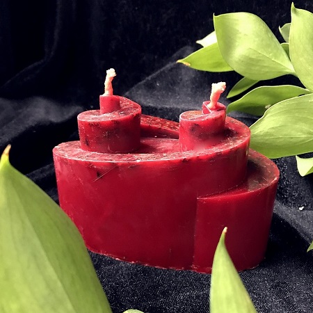 Красные восковые свечи и их применение в магии