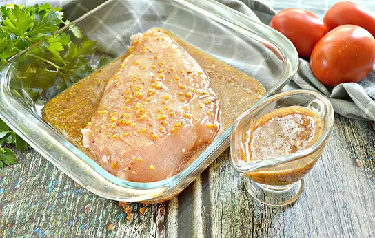 Toyuq döşünü necə marinləmək olar ki, quru olmasın